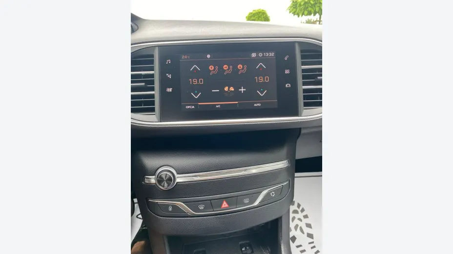 PEUGEOT 308 -