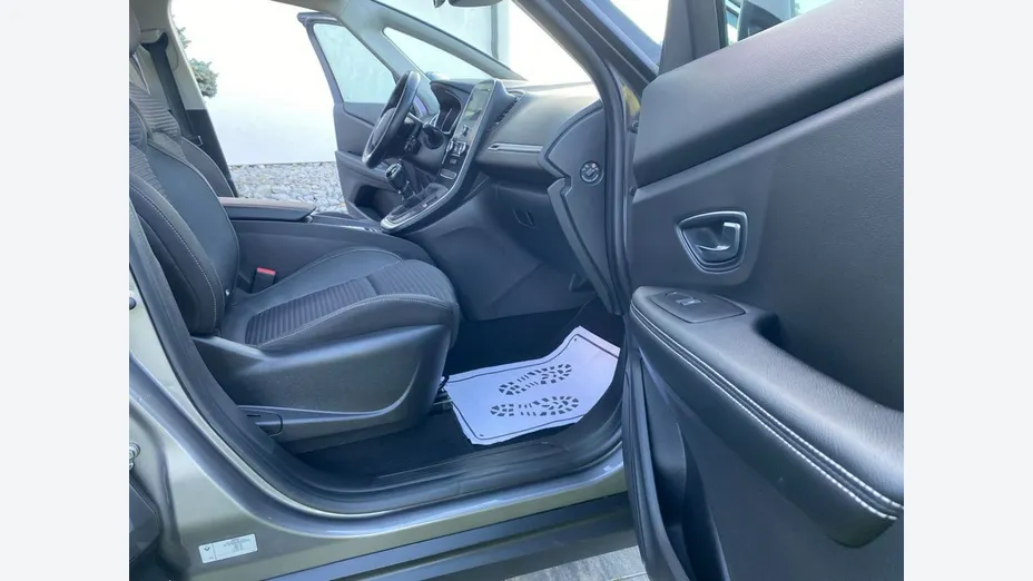 RENAULT Scenic -
