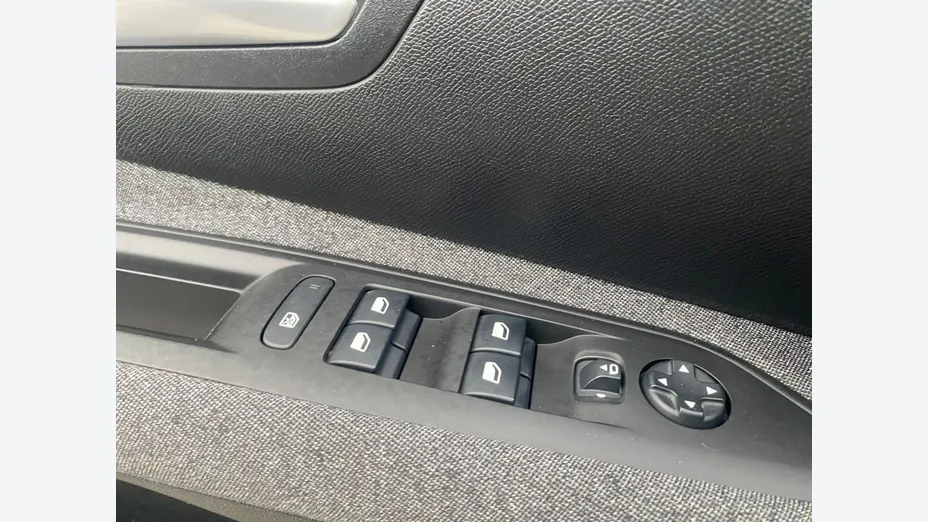PEUGEOT 3008 -