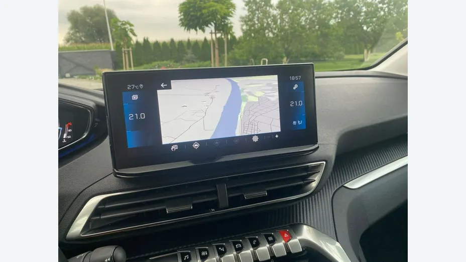 PEUGEOT 3008 -