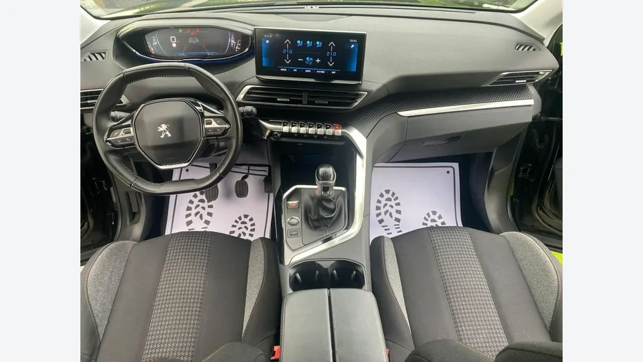 PEUGEOT 3008 -