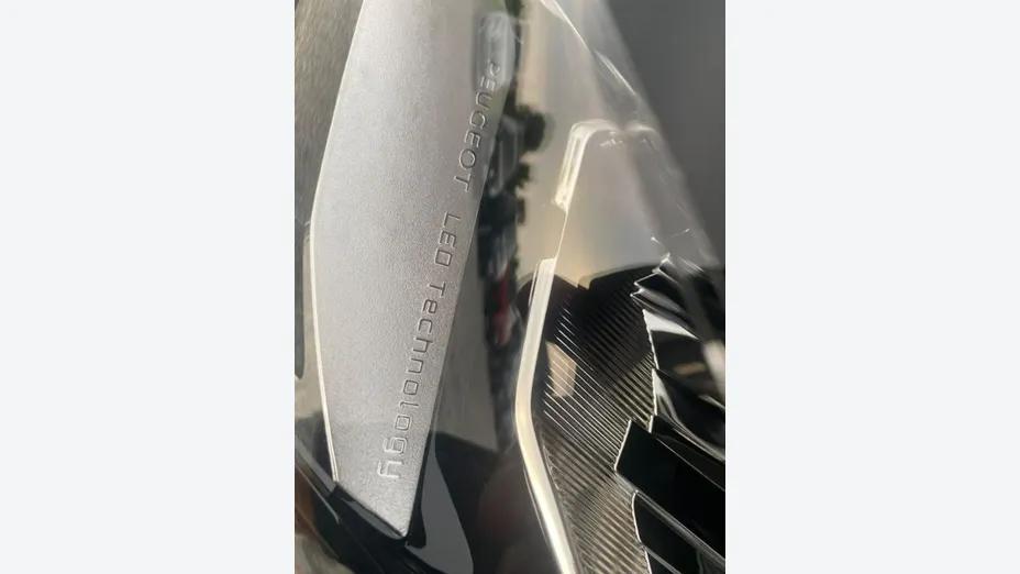 PEUGEOT 3008 -