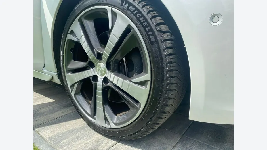 PEUGEOT 308 -