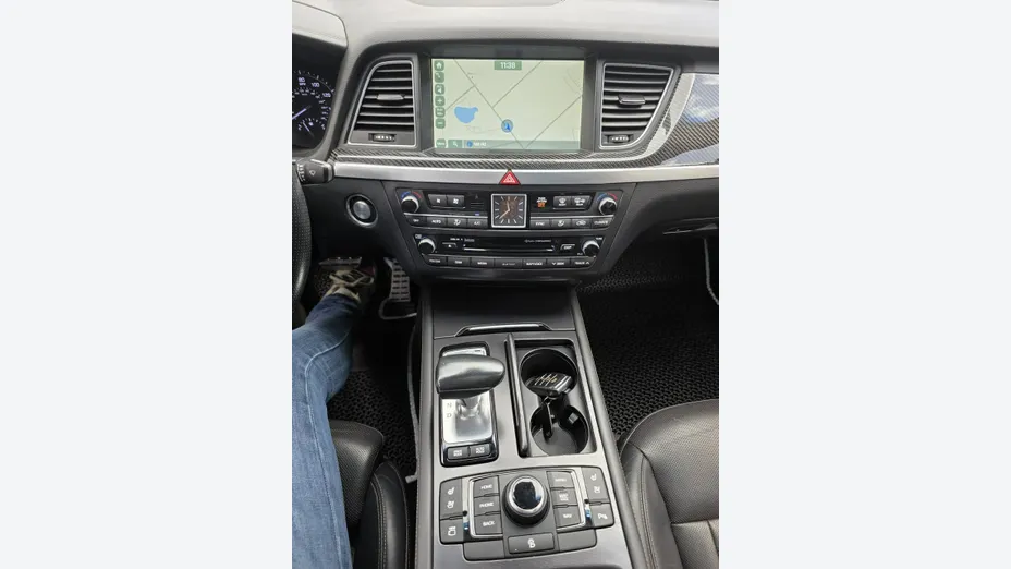 Genesis G80 -