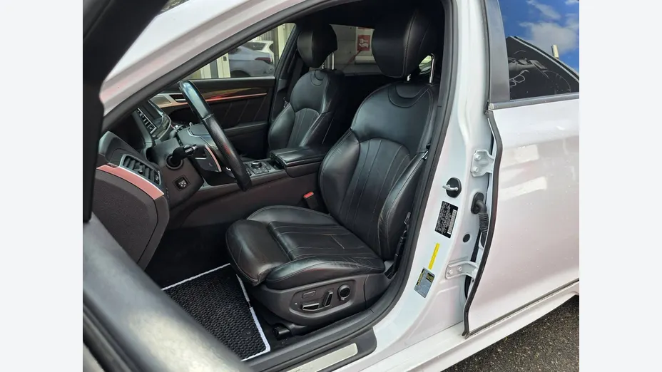 Genesis G80 -