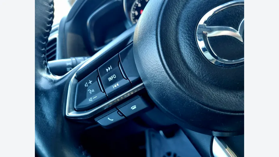 MAZDA 3 -