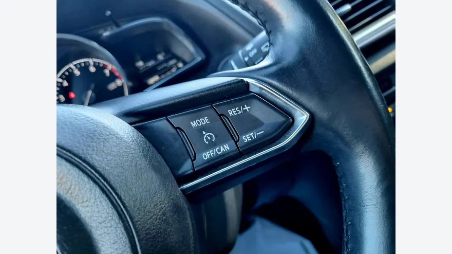 MAZDA 3 -