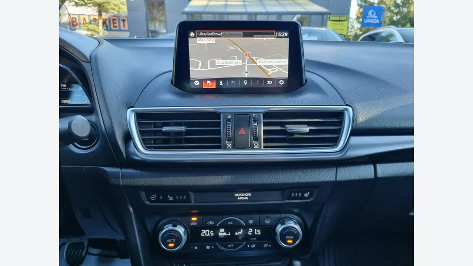 MAZDA 3 -