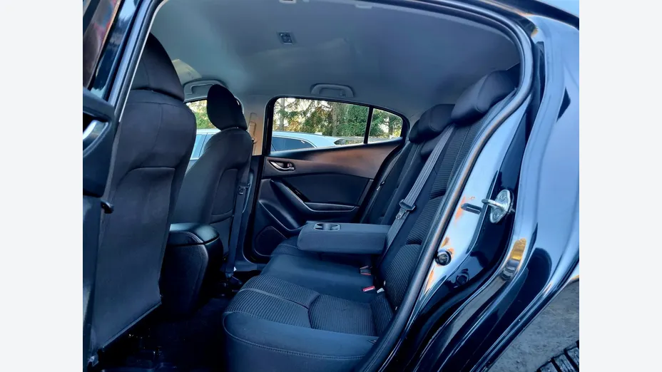 MAZDA 3 -