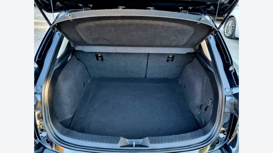 MAZDA 3 -