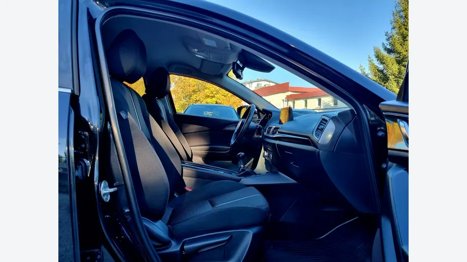 MAZDA 3 -