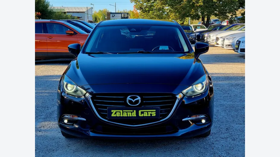 MAZDA 3 -