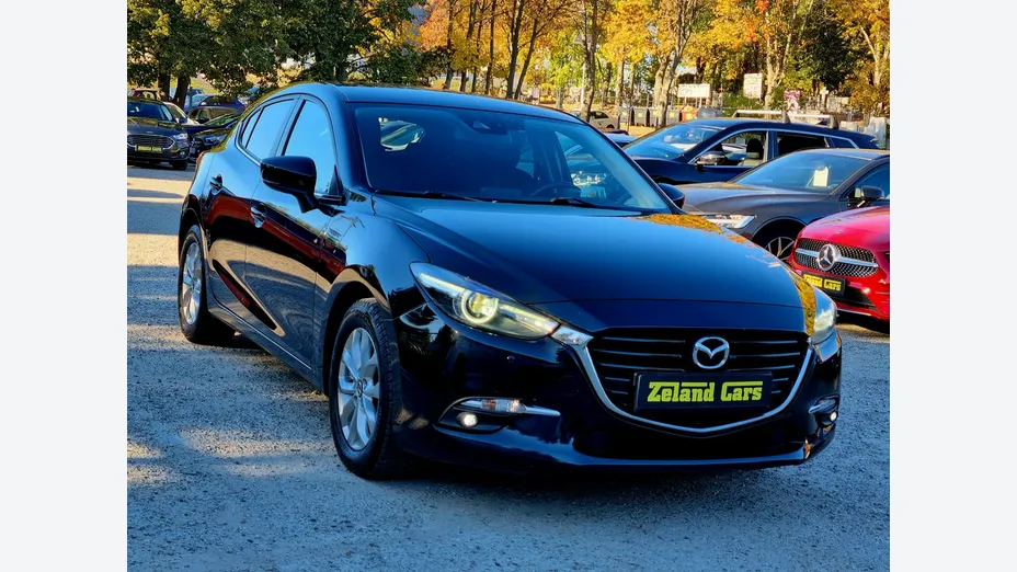 MAZDA 3 -