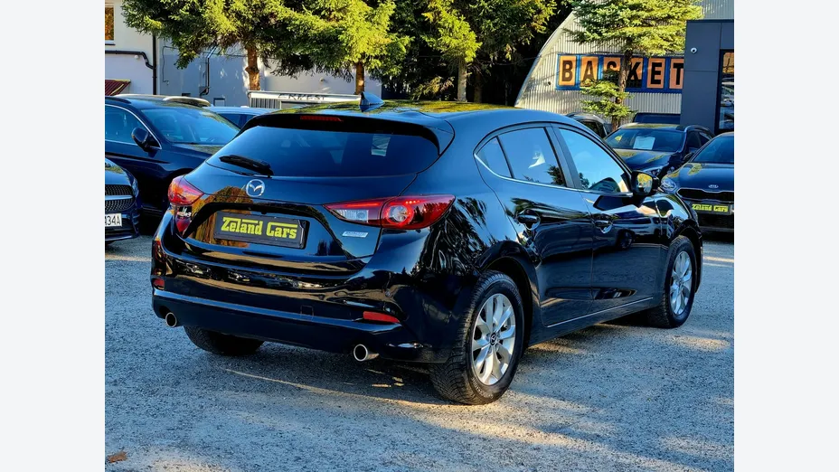 MAZDA 3 -