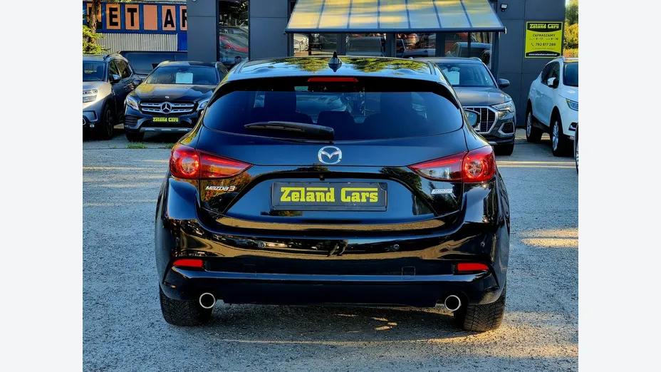 MAZDA 3 -