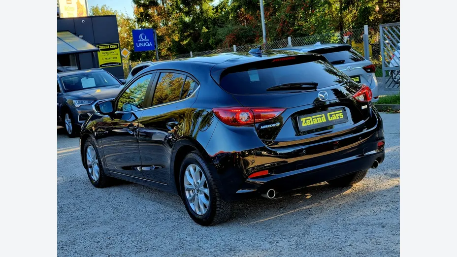 MAZDA 3 -