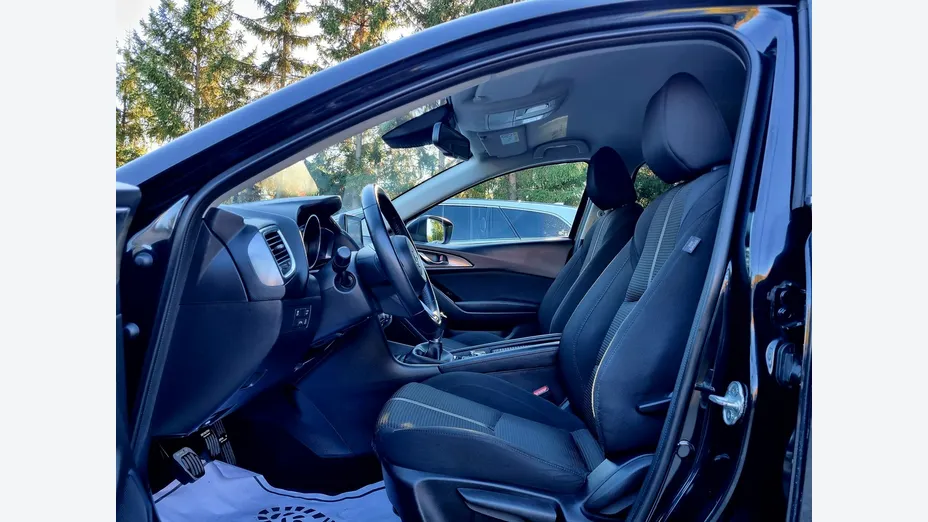 MAZDA 3 -