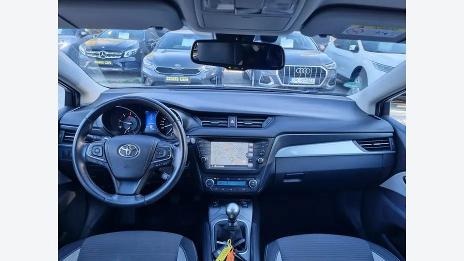 TOYOTA Avensis -