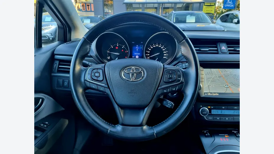 TOYOTA Avensis -