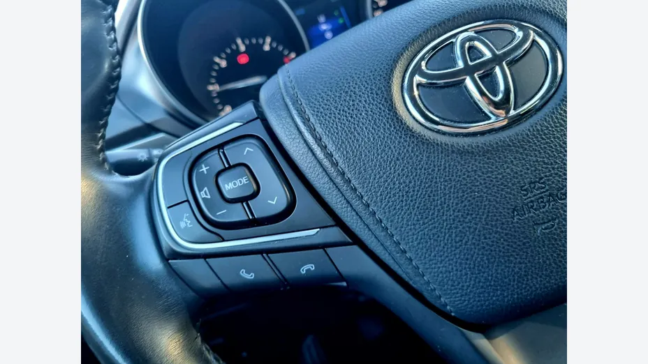 TOYOTA Avensis -