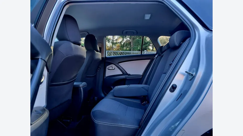 TOYOTA Avensis -