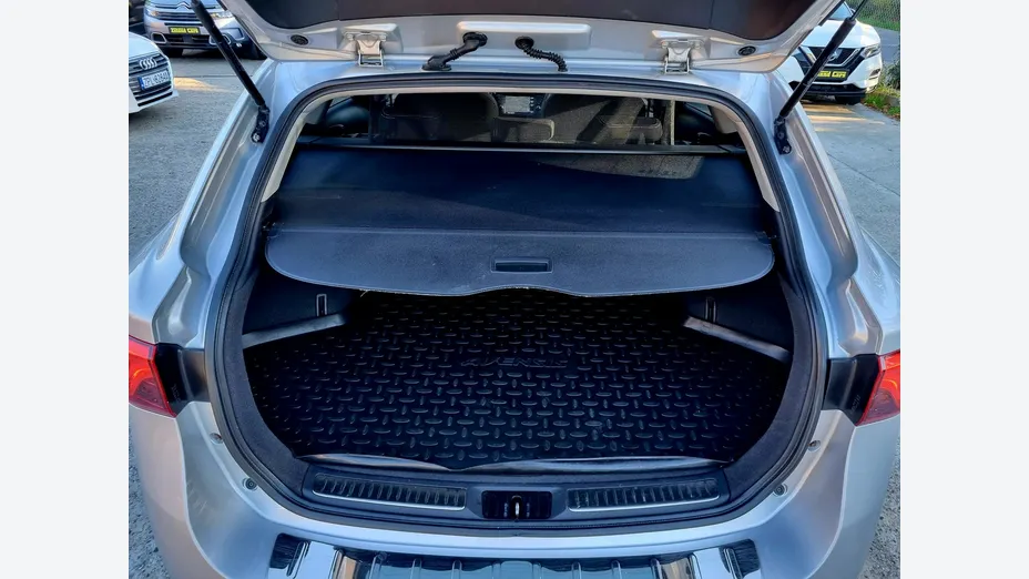 TOYOTA Avensis -