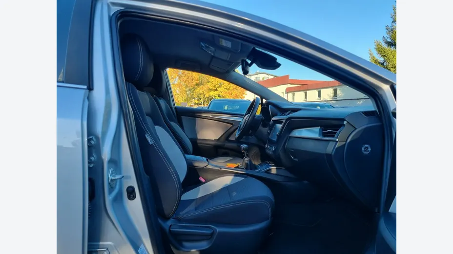 TOYOTA Avensis -
