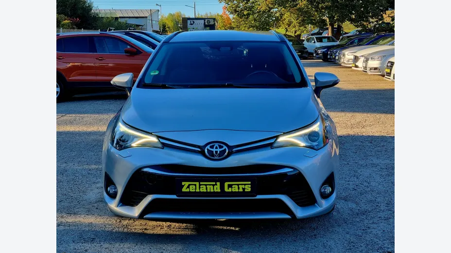 TOYOTA Avensis -