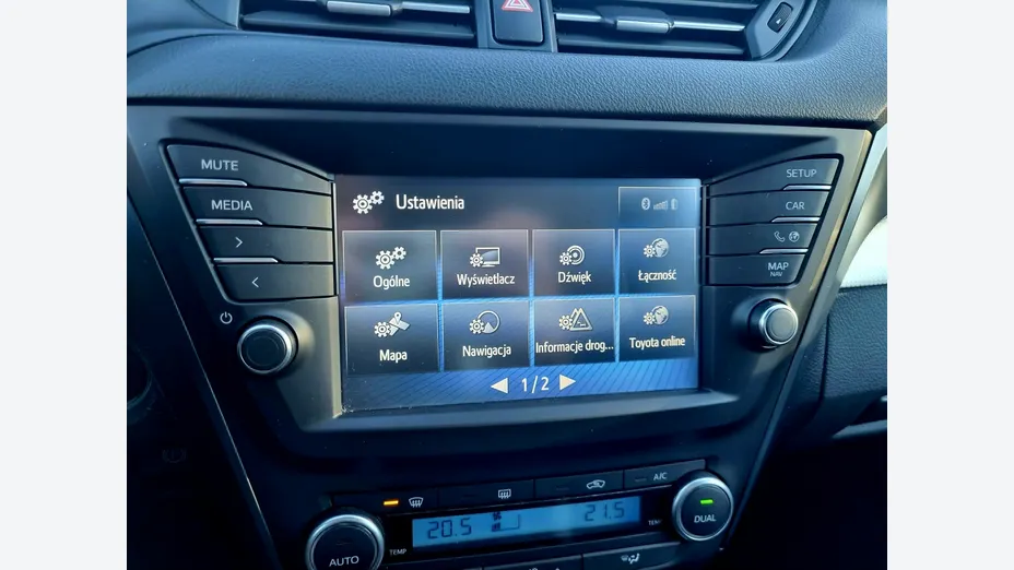 TOYOTA Avensis -