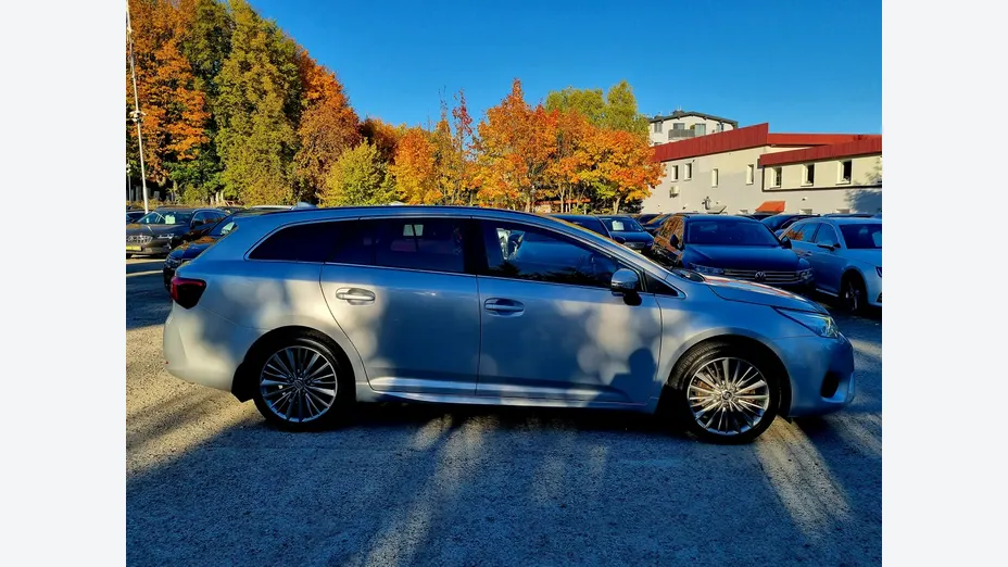 TOYOTA Avensis -