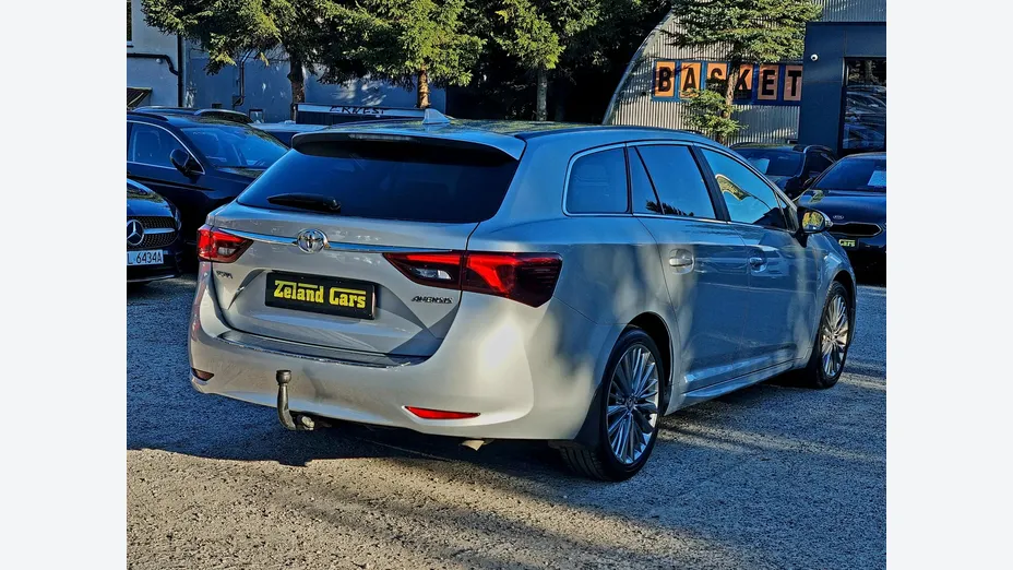 TOYOTA Avensis -