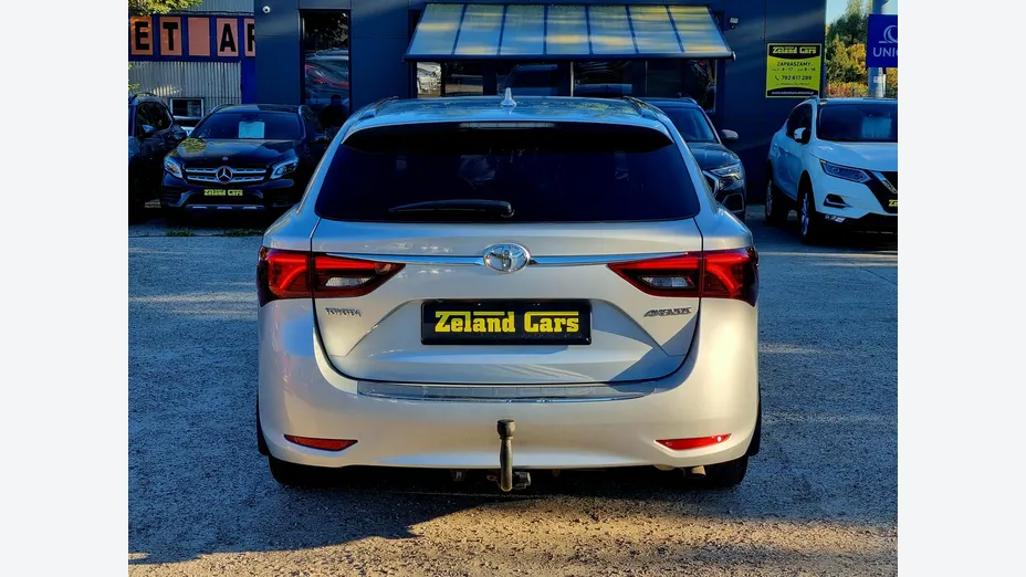 TOYOTA Avensis -