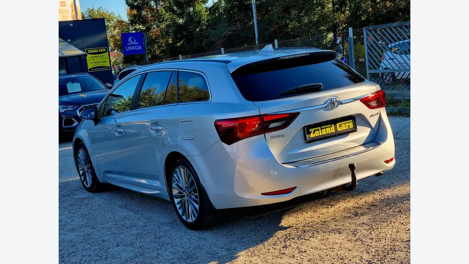 TOYOTA Avensis -