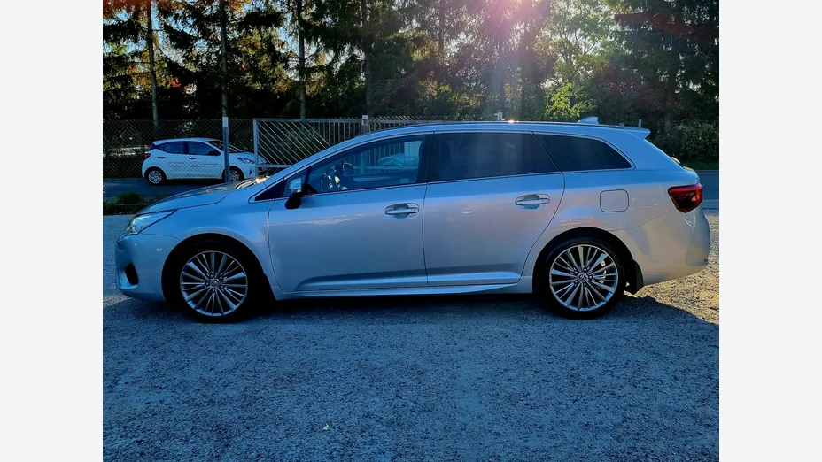 TOYOTA Avensis -