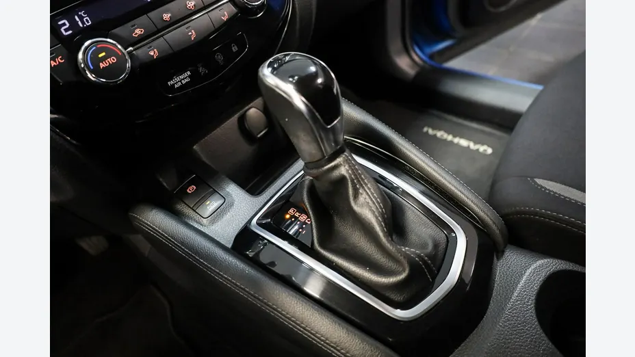 NISSAN Qashqai -