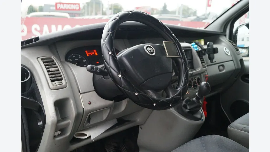 RENAULT Trafic -