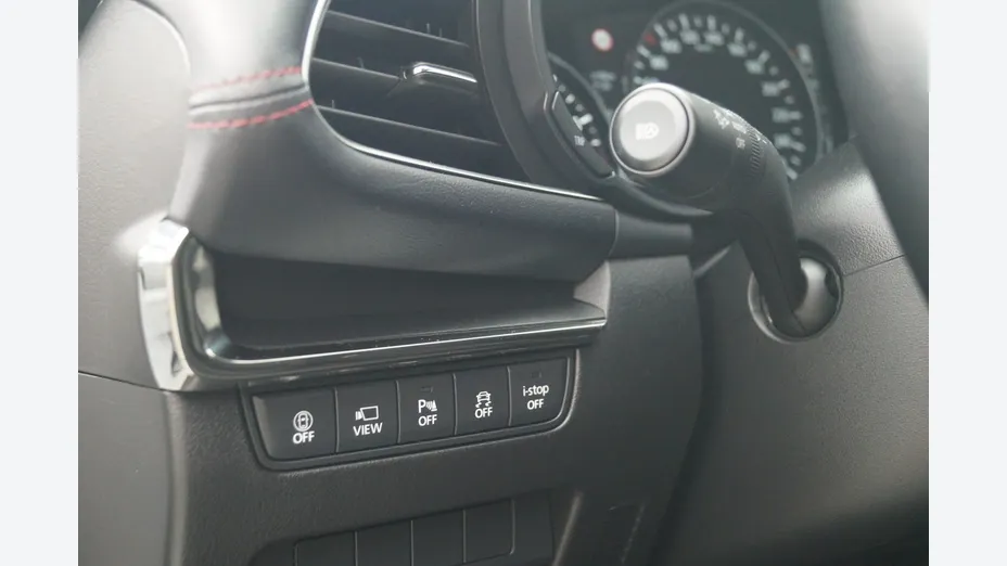 MAZDA 3 -