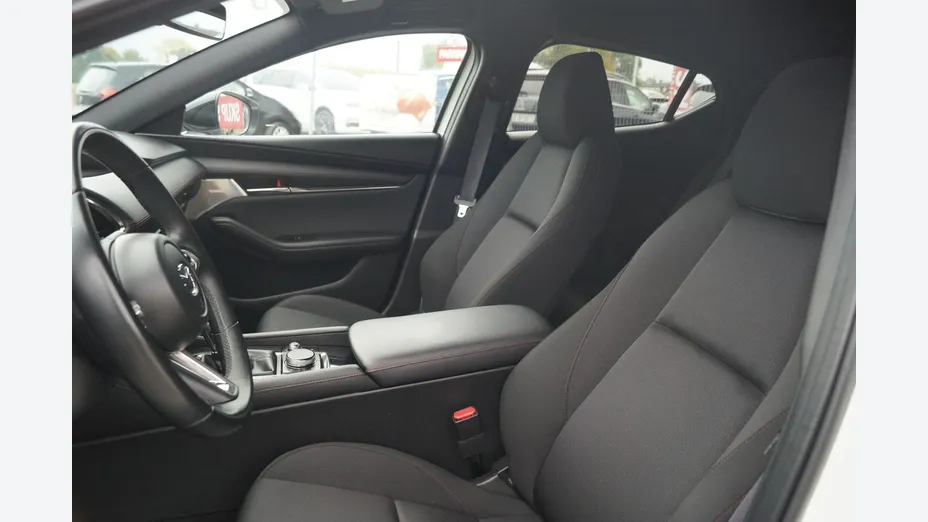 MAZDA 3 -