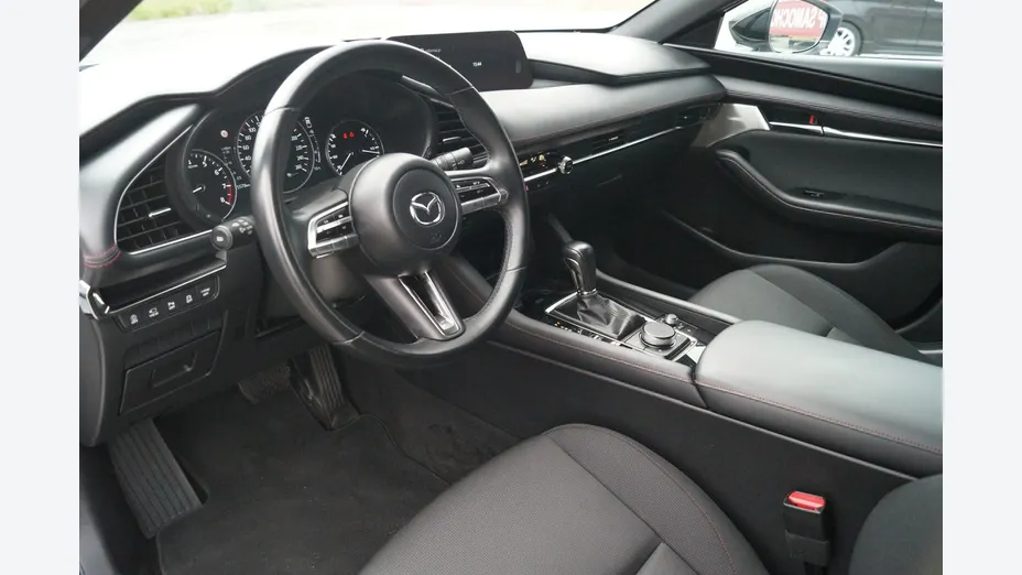MAZDA 3 -