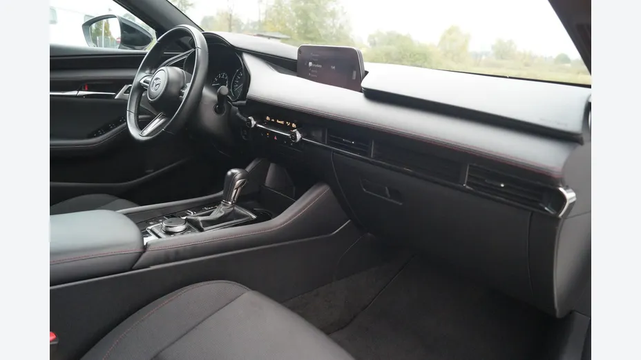 MAZDA 3 -