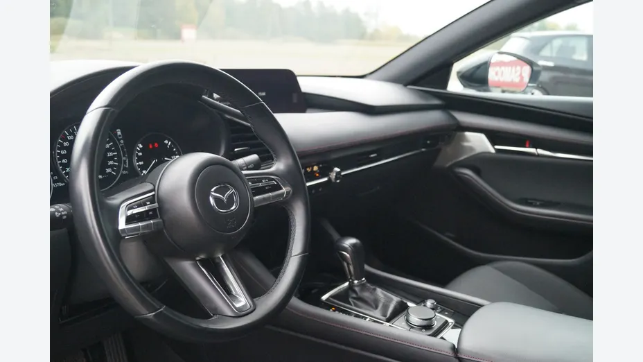 MAZDA 3 -