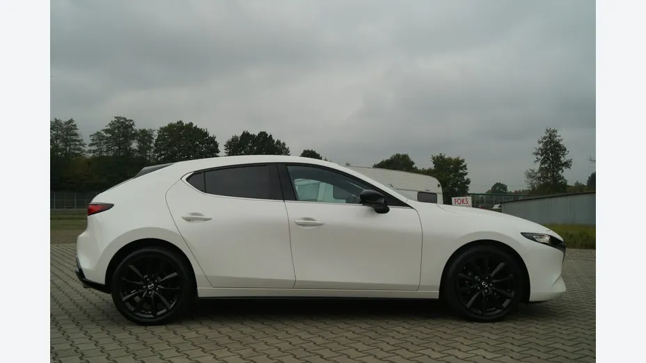 MAZDA 3 -