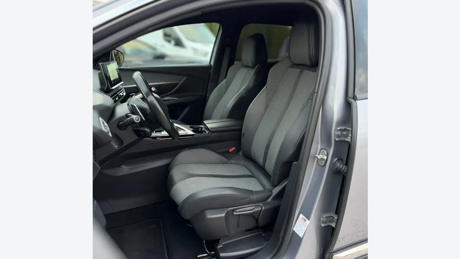 PEUGEOT 3008 -