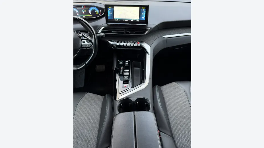 PEUGEOT 3008 -