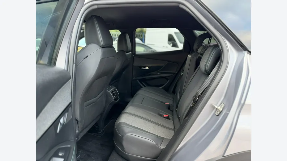 PEUGEOT 3008 -
