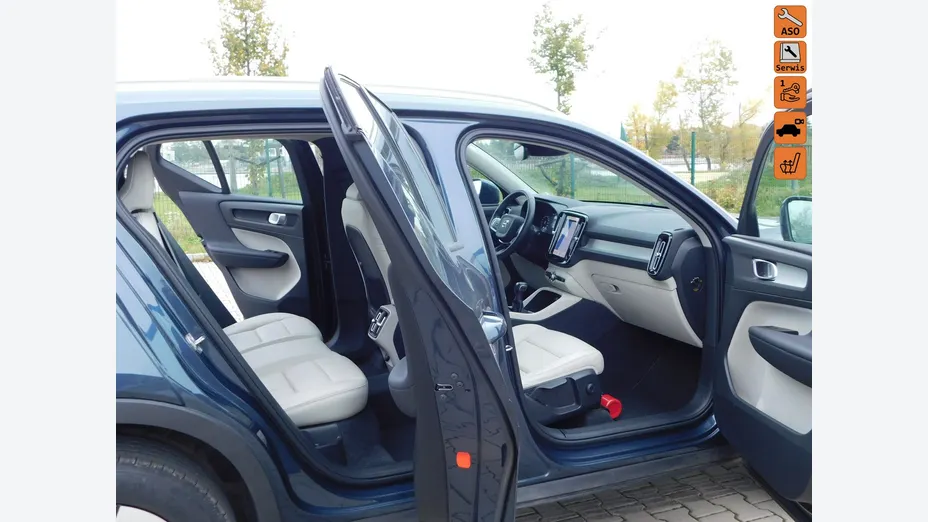 VOLVO XC40 -