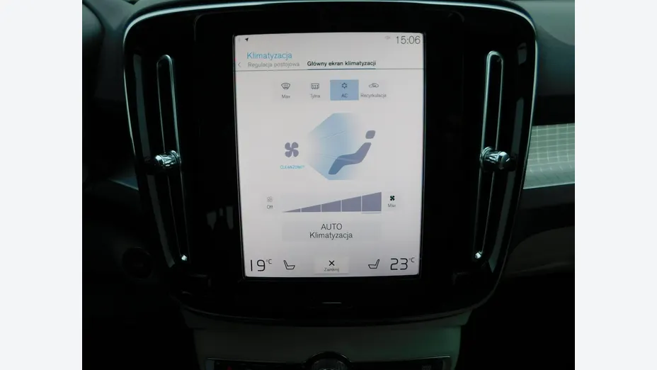 VOLVO XC40 -