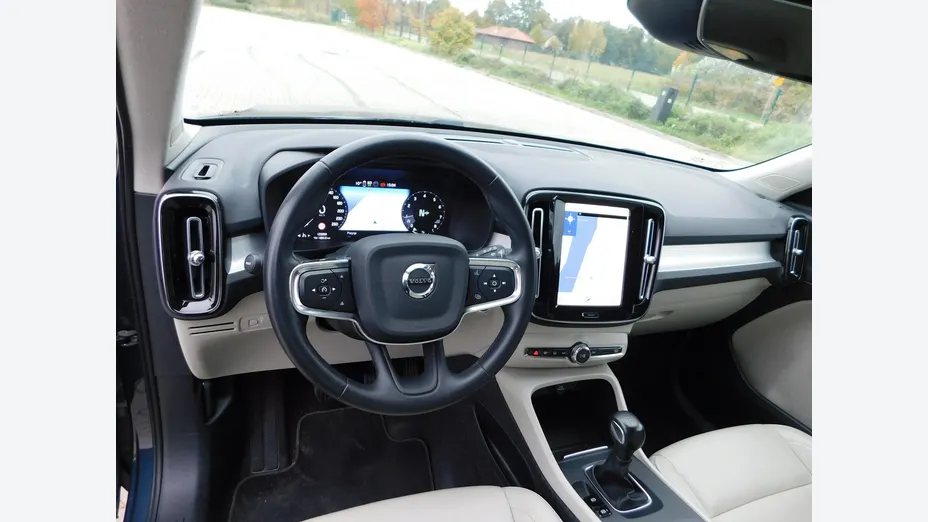 VOLVO XC40 -