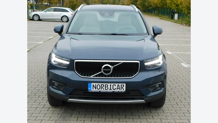VOLVO XC40 -