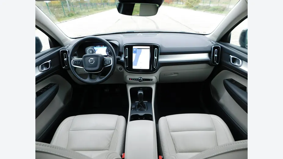 VOLVO XC40 -
